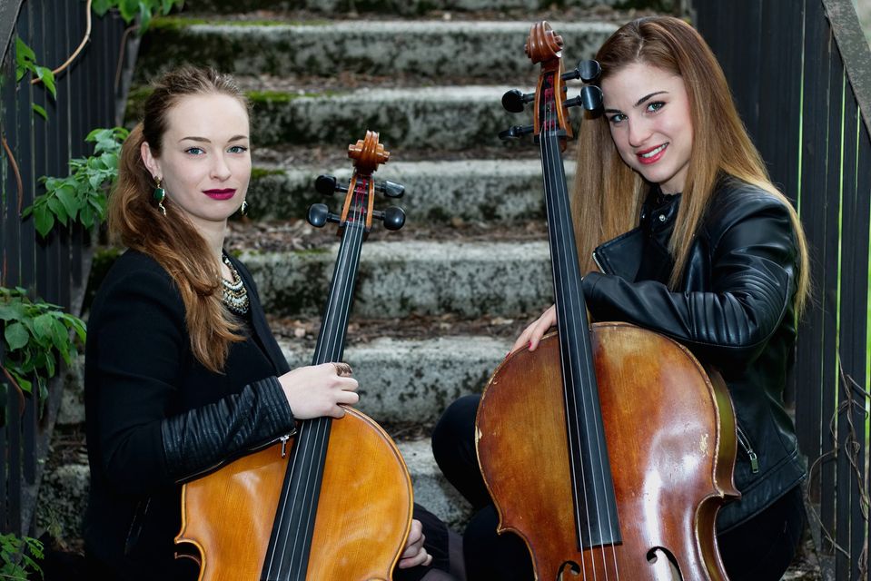 Csellista duó a Saveurben - ingyenes koncert lesz pénteken a kávézóban